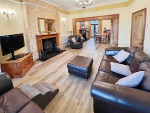 Lounge- click for photo gallery